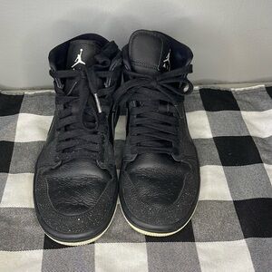 Air Jordan 1 Women’s Mid Black Glitter Sneakers Black Size‎ 6